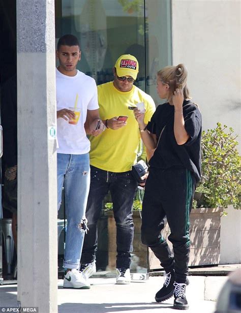 Les benjamins markalı tüm ürünler beymen'de! Kardashian boy toy spotted canoodling with Sofia Richie ...