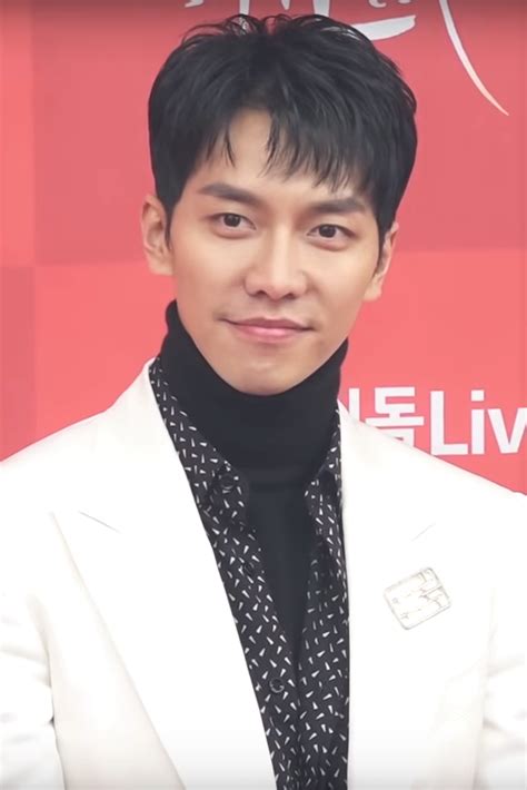 He's a unique man, in that when he was starting his debut, he didn't have a cell phone and didn't think he'd need one. Lee Seung-gi - Wikiwand