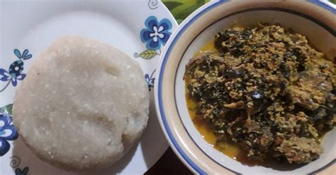 Quick, easy and healthier egusi soup, made with lots of spinach. Egusi soup with scent leaf and uzuza seed Recipe by Chima ...