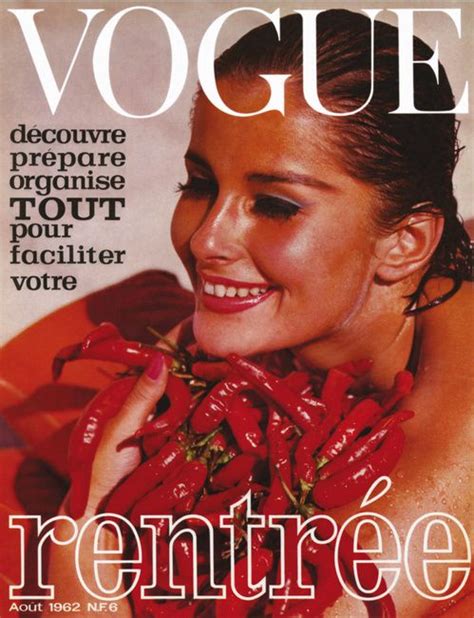 Le Numéro Daoût 1962 De Vogue Paris Par Henry Clarke Vogue Uk Vogue
