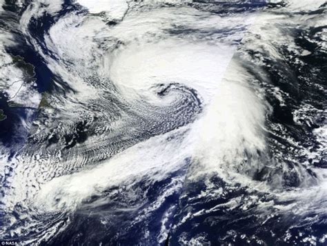 Giant Storm Is Moving Across The Atlantic Ocean Daily Mail Online