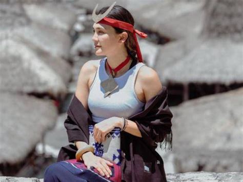Kenakan Pakaian Khas Sumba Luna Maya Bikin Pangling Kupas Online