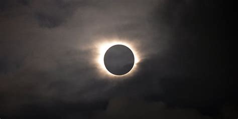 Sejumlah negara diketahui akan bisa melihat gerhana matahari cincin tersebut. Kapan kita bisa nikmati gerhana matahari di Indonesia? Ini ...