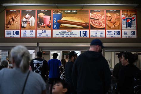 I Tried Costco S New Food Court Cookie That Has Shoppers Up In Arms