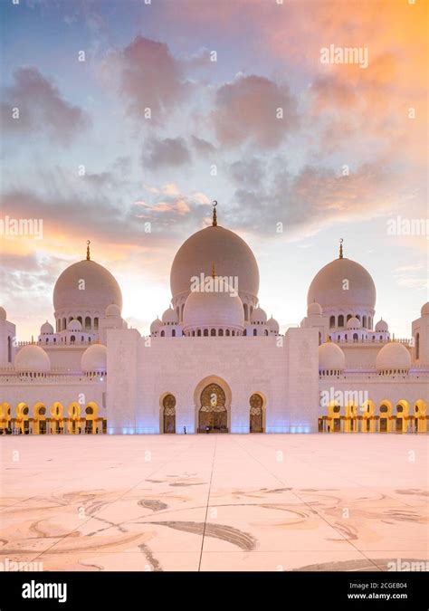 Sheikh Zayed Grand Mosque Hi Res Stock Photography And Images Alamy