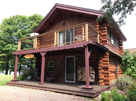 Built from the ground up. Lakefront 4 bdrm Log cabin vacation rental near Hurley and ...
