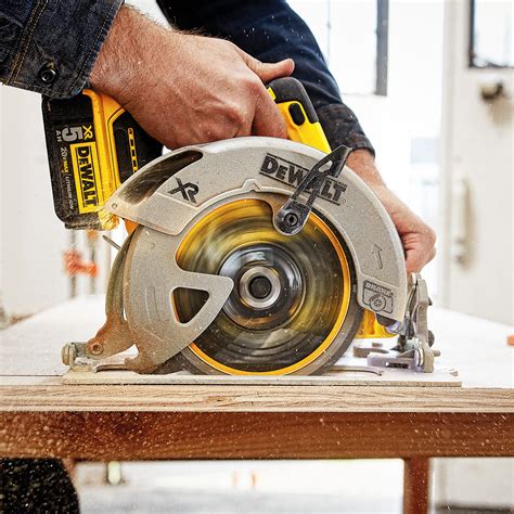 Dewalt Dcs570b 20v 7 14 Inch Cordless Lithium Ion Circular Saw Bare