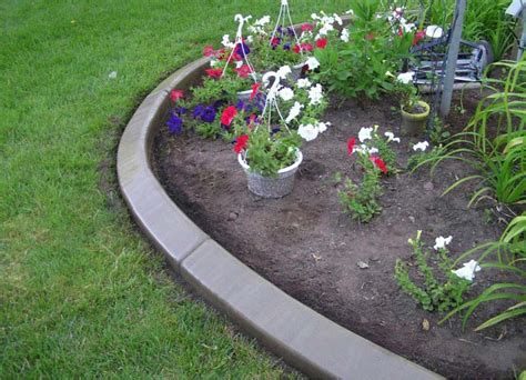 May 25, 2018 · those tiles can be used to create a lovely diy garden fence that is sure to keep animals out of your garden and upgrade your curb appeal. How to develop and utilize the landscape edging? | Landscape Design