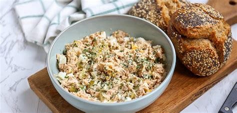 Zalmsalade met ei Lekker op brood
