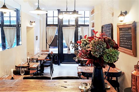 10 Most Romantic Restaurants In Paris 2022
