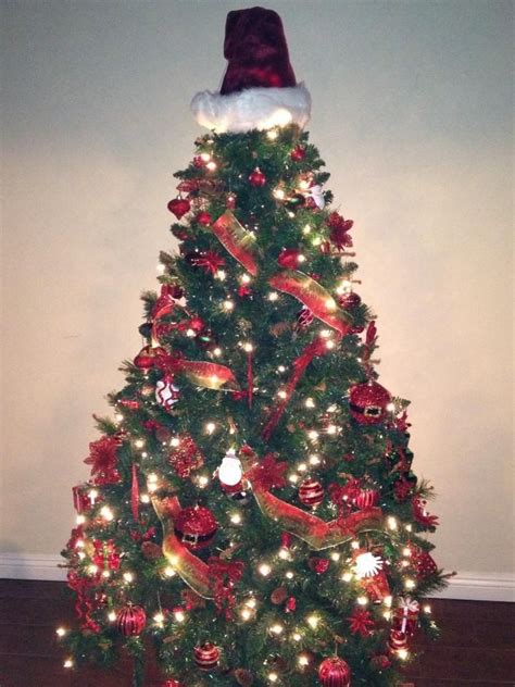 These pacific northwest beauties come in three varieties: Santa themed Christmas tree. | Christmas tree themes ...