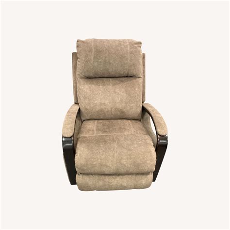 Bob's Discount Furniture Recliner - AptDeco