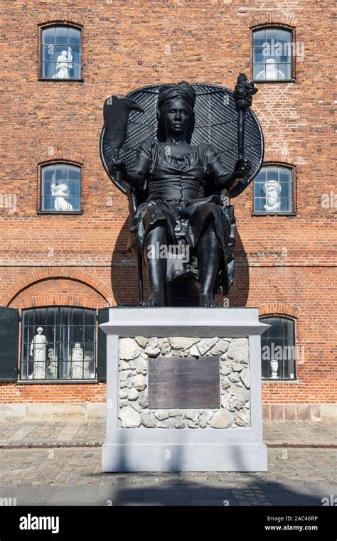 Queen Mary Sculpture Copenhagen Hi Res Stock Photography And Images Alamy