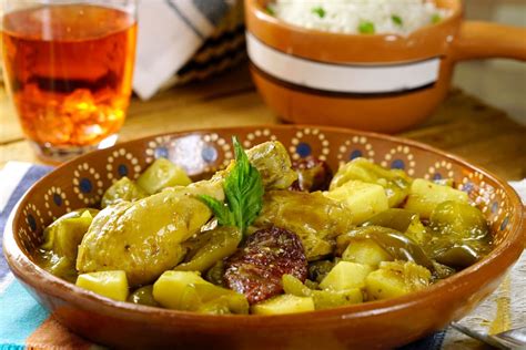 Podemos servir este pollo en salsa de berenjena y tomate sin más, con un poco de pan integral de calidad, o con una guarnición de arroz o cuscús si queremos un plato más consistente. Entomatado de Pollo | Receta | Pollo en salsa de tomate ...