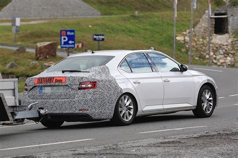 Skoda Testing Superb Facelift, Here's A First Look At The Prototype - autoevolution