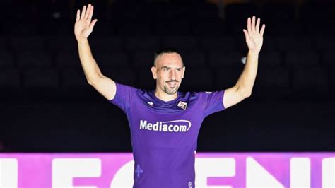 Guida i suoi facendo l'allenatore in campo. Ribery: Fiorentina dashuri me shikim të parë, Serie A ...