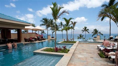 12 Best Swim Up Bars In The Us Hawaii Hotels Swim Up Bar Wailea Beach