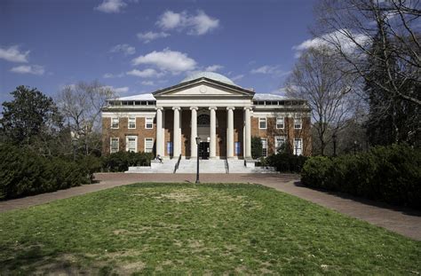 Building in the middle of the quad at UNC Chapel Hill, North Carolina