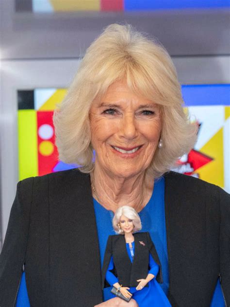 Rainha britânica Camilla ganha sua própria boneca da Barbie Web