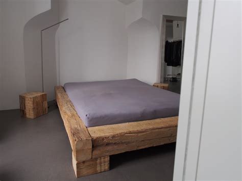 Rund ein drittel des lebens verbringen wir. Manum - Möbel aus Altholz - Bett «dezemberundjuli» aus Altholz