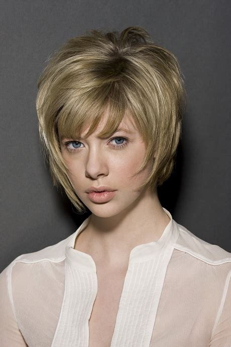 Jul 16, 2021 · adding layers around your face is a great way to soften angular faces shapes and add interest. Short layered haircuts for round faces
