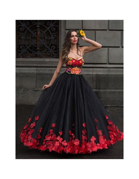 Ángela aguilar has recorded four albums and has sung for crowds filled with tens of thousands of fans. Pin by Roxann Ramirez on Quince | Quincenera dresses ...
