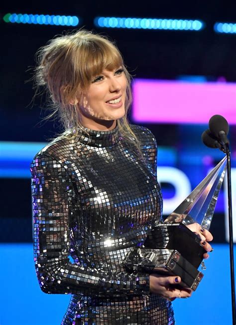 Taylor Swift At The 2018 American Music Awards Popsugar Celebrity