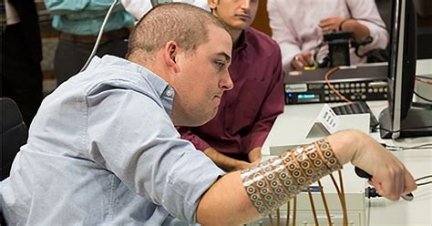 First Time Ever Paralyzed Man Is Able To Move His Hand Again Thanks To Scientific Breakthrough