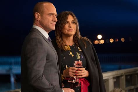 Law And Order Svu Star Mariska Hargitay Says Olivia Has Been In Love With Elliot For Years