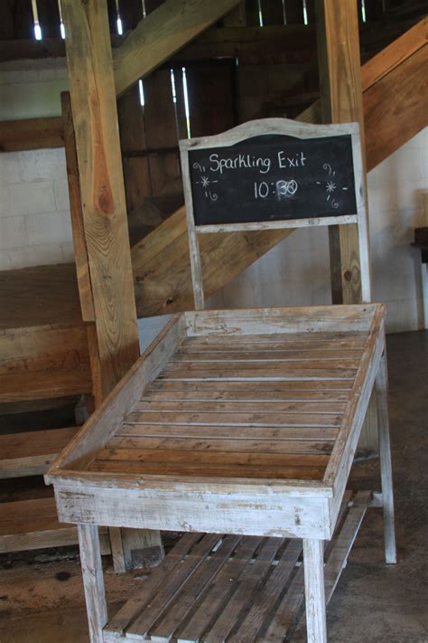 Suivez l'évolution de l'épidémie de coronavirus / covid19 dans le monde. Slanted Chalkboard Table | Chalkboard table, Home decor, Decor