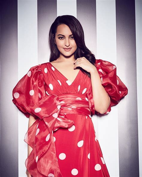 Like It 👍 Or Love It 😘 Sonakshi Sinha Looks Super Gorgeous Sonakshi Sinha Indian Bollywood