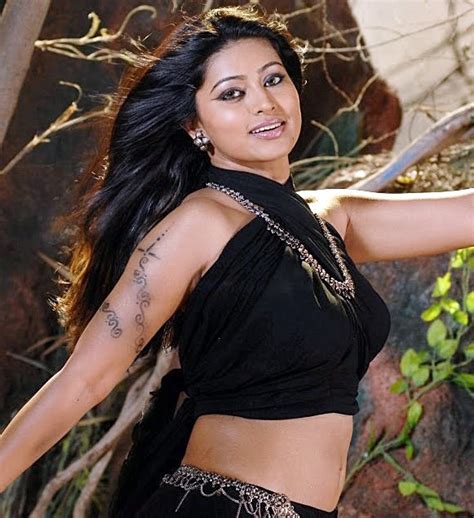 Sneha Hot Sexy Navel Show Images Movie Photos Gallery