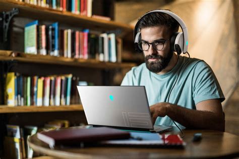 For one year all my emails to them went ignored. Alienware m15 et m17 R4 : Dell sort les Hertz avec un ...