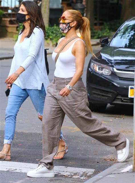 Jun 10, 2021 · jennifer lopez was also joined by max's twin sister emme, who sported a chunky pair of. Jennifer Lopez With Her Sister at Cipriani Downtown in NYC ...