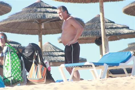 Fernanda serrano em fotos com os 4 filhos: Fernanda Serrano feliz na praia com o marido e os filhos ...