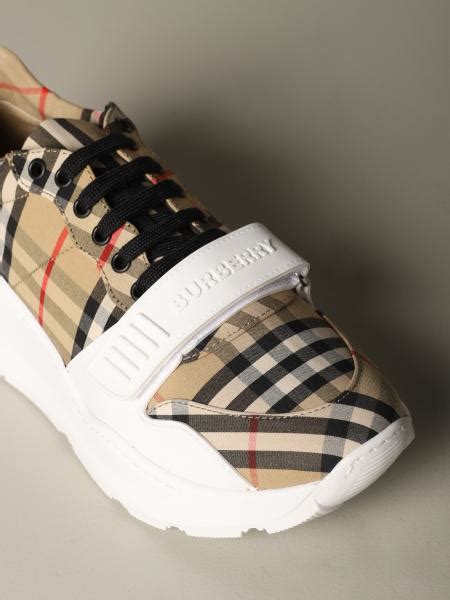 Burberry Shoes Men Beige Trainers Burberry 8020282 Gigliocom