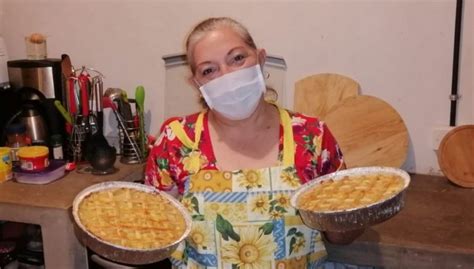 Abuelita Vende Pasteles Caseros Para Ayudar A Su Familia Debido El Covid 19