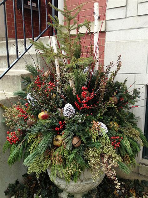 Beautiful Winter Planter Ideas For Your Outdoor Christmas Decorations