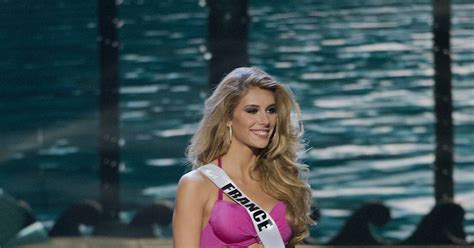 Camille Cerf en bikini pour l élection de Miss Univers 2015 Purebreak