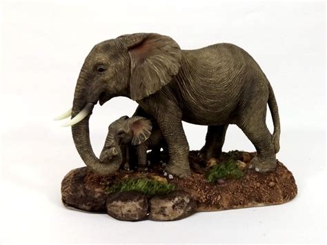 Maybe you would like to learn more about one of these? Elefant Baby Tierfigur Skulptur Elefanten Deko Garten Tier ...