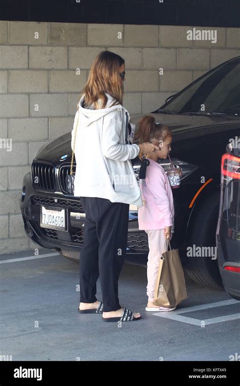 Jessica Alba Gets A Smoothie With Her Daughter Haven Featuring Jessica