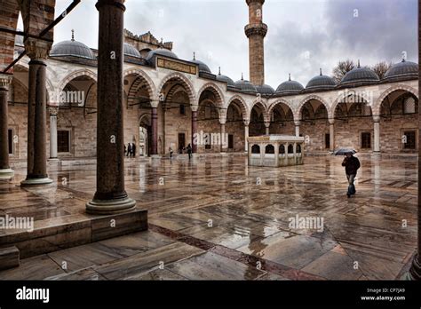 Hof Der Süleymaniye Moschee Istanbul Türkei Stockfoto Bild 48111233