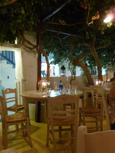 It combines harmoniously cycladean architecture with modern aesthetic. Wandering Voyager: M-eating Restaurant in Mykonos
