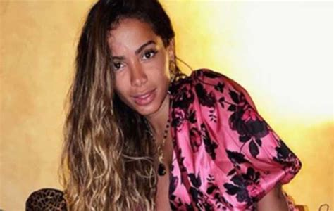 Eu amei!, compartilhou, com fotos de todo o processo. Anitta mostra novas tatuagens nas redes sociais | OFuxico