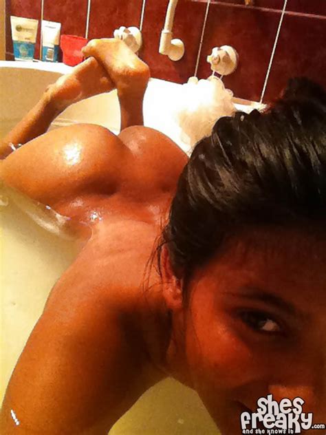 Desi Selfshot Nude Pics Shesfreaky