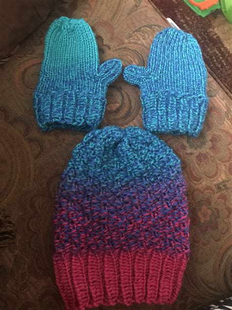 First Time Trying Round Loom Knit Mittens The Yarn Is Ombré And Has
