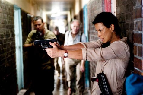 Strike Back Bild Rhona Mitra 23 Von 74 Filmstartsde