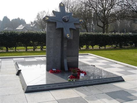 Oorlogsmonument Shiregreen Cemetery Sheffield TracesOfWar Nl