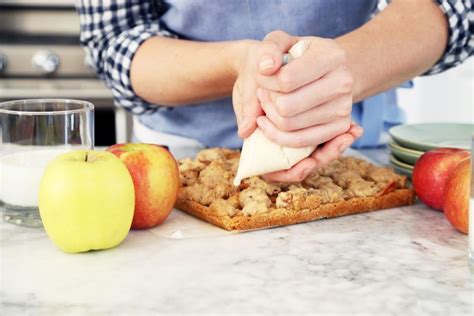 Ina garten has been cooking up a storm while social distancing at home in east hampton, n.y. Ina Garten's Apple Pie Bars | Recipe | Apple pie bars ...