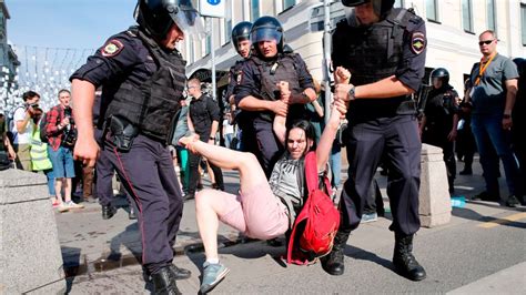 russian police beat arrest more than 1 000 protesting exclusion of opposition candidates on
